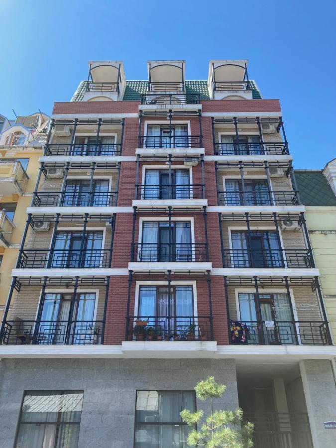 Barney'S Apartment Batumi Bagian luar foto