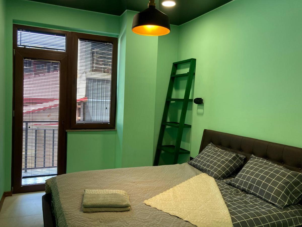 Barney'S Apartment Batumi Bagian luar foto
