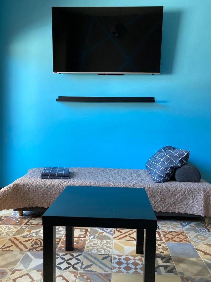 Barney'S Apartment Batumi Bagian luar foto